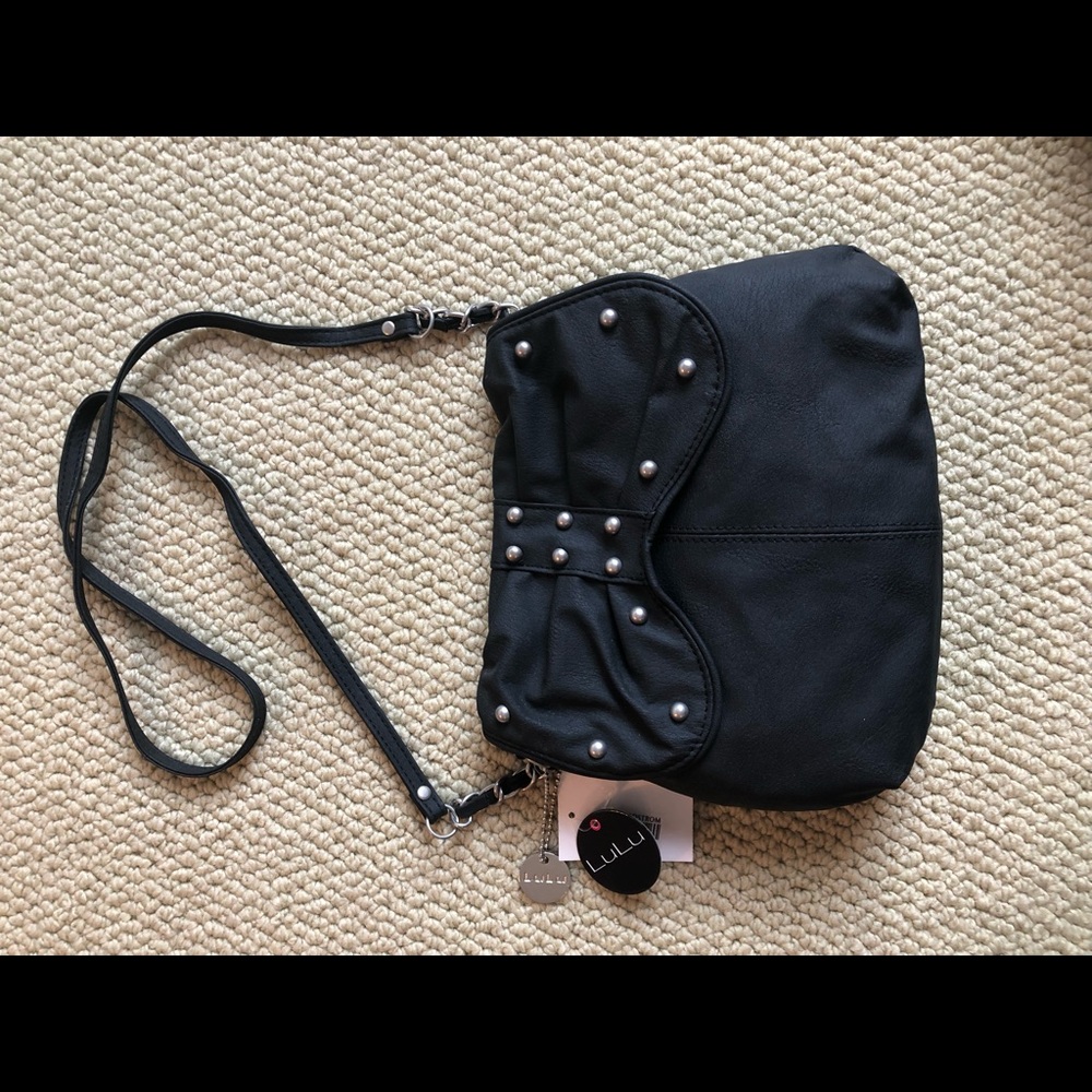 Black lulu crossbody purse